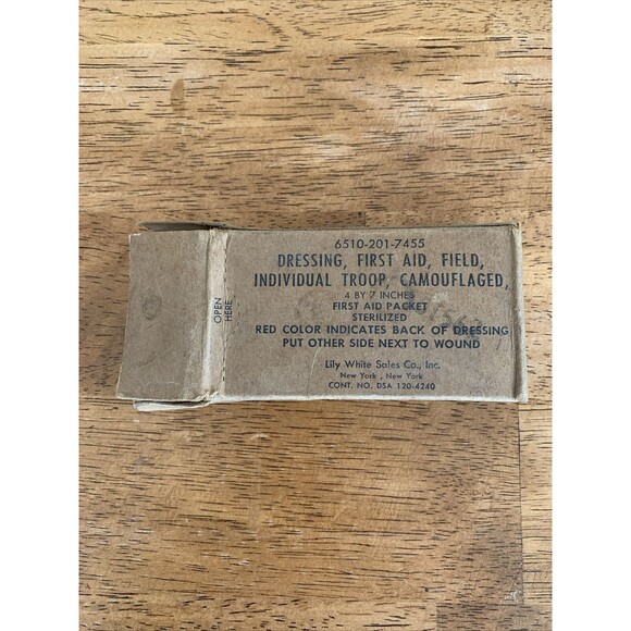 VIETNAM ERA Field Dressing 4"x7" 6510-201-7455 Lily White Sales Co‎ Inc - Picture 1 of 4